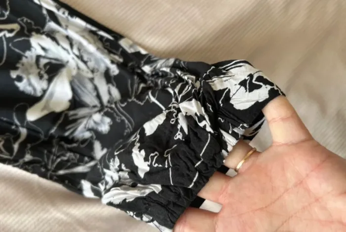 Pantalon fleurie noir et blanc taille M léger - photo numéro 4
