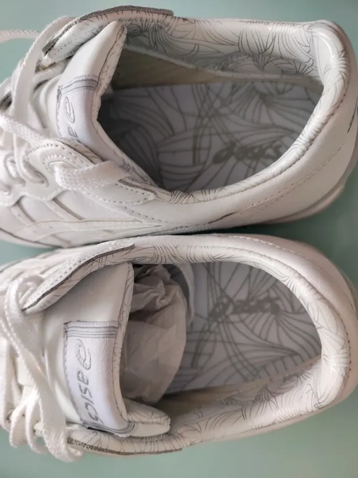 Asics blanche taille 41.5 - photo numéro 4
