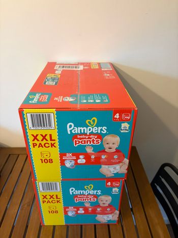 2 Packs XXL 108 (soit 216) Pampers Baby Dry Pants Taille 4 (9-15 kg)