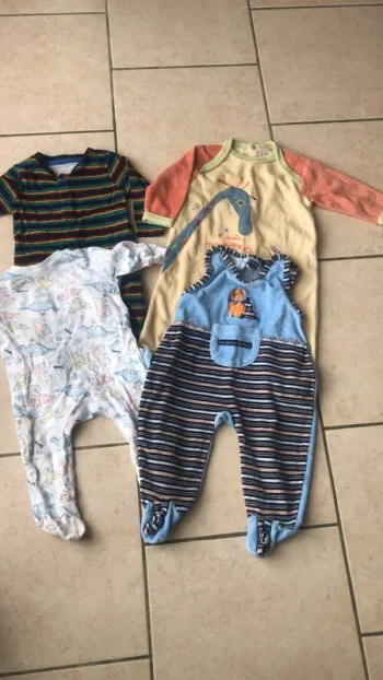 Lot 4 pyjamas 6 mois