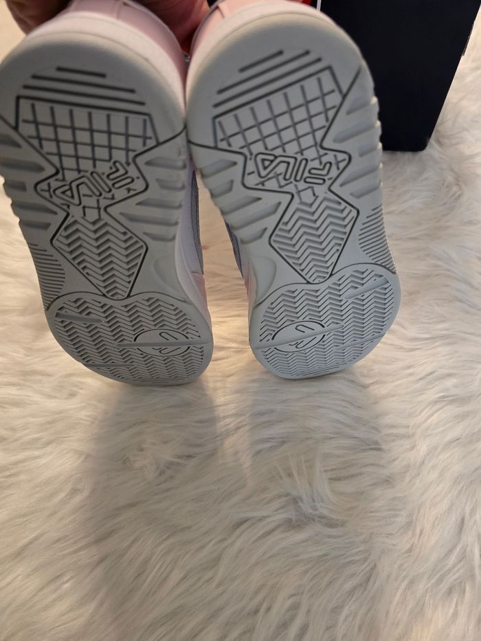 NEUVES (non portées) 💜💜😍😍 superbes baskets fila pointure 36 fille 💜💜😍😍 - photo numéro 6