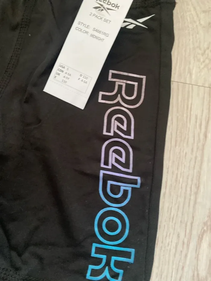 Lot de 2 shorts cyclistes Reebok taille 4 5 ans Neufs - photo numéro 2