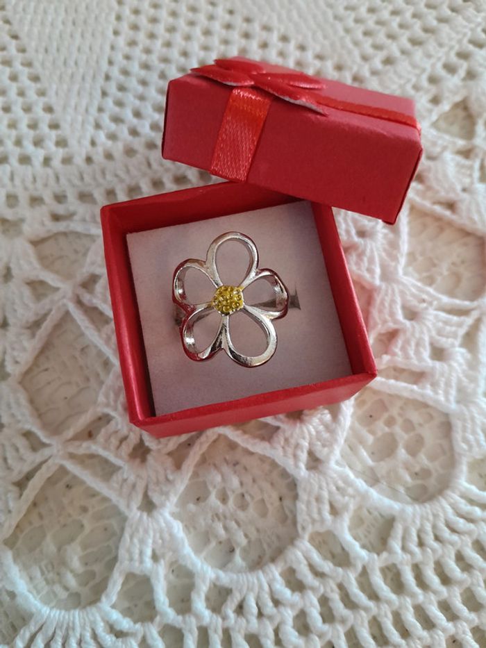 Bague plaquée argent, fleur, couleur argentée, réglable