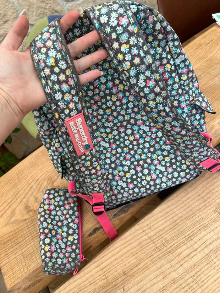 Sac à dos cartable superdry rentrée des classes Liberty à fleurs ensemble avec trousse - photo numéro 4