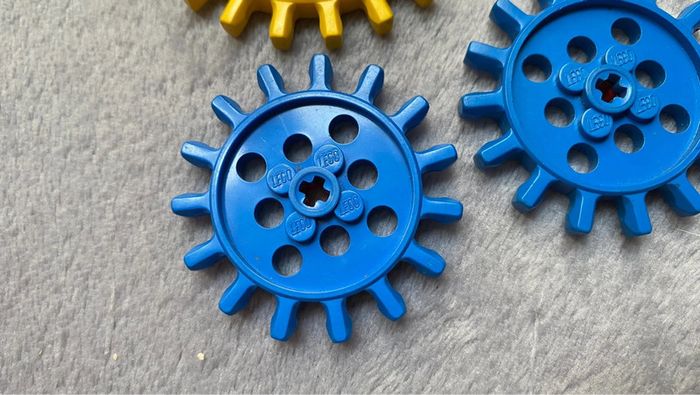 Lot de 5 roues lego Technic gear expert builder15 et 21 tooth with axel hole - photo numéro 4