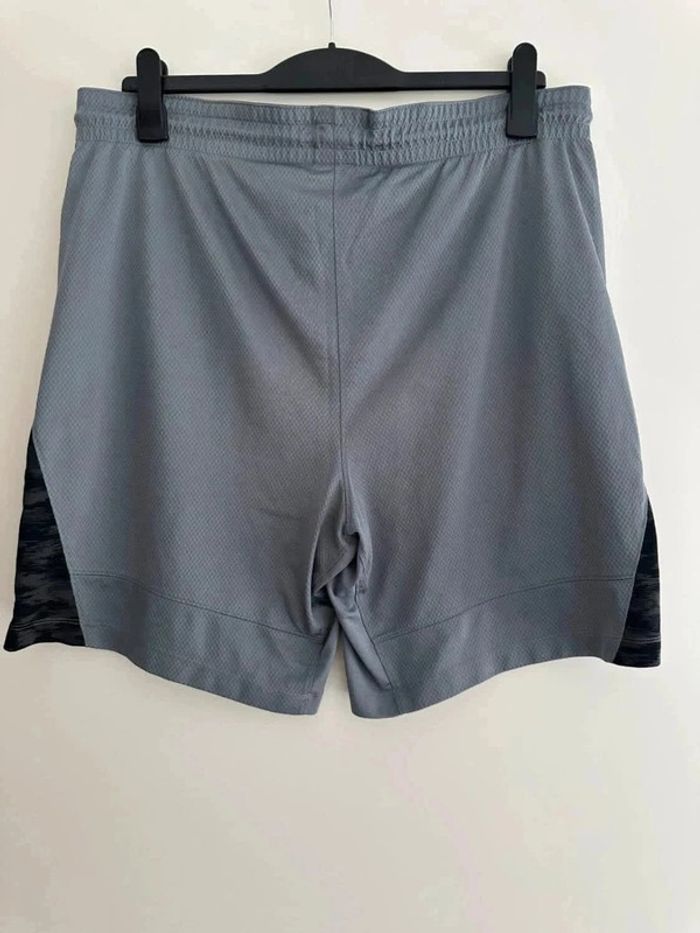 Short Nike basketball taille XL - photo numéro 6