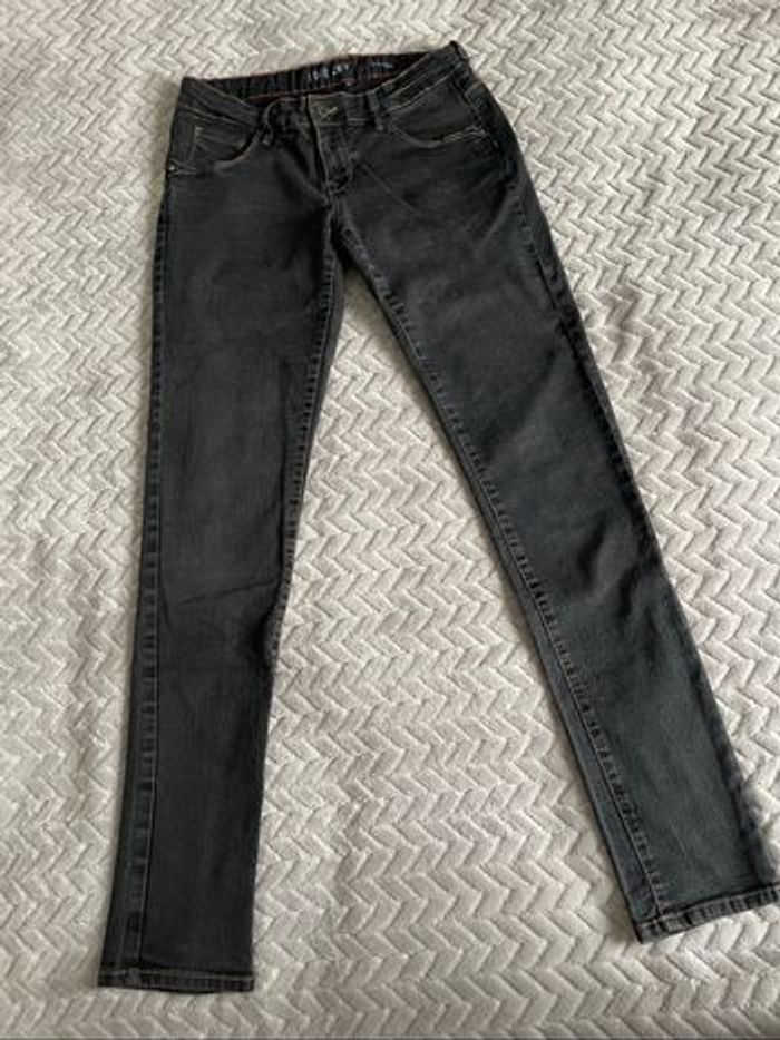 Jean noir taille 38 - photo numéro 2