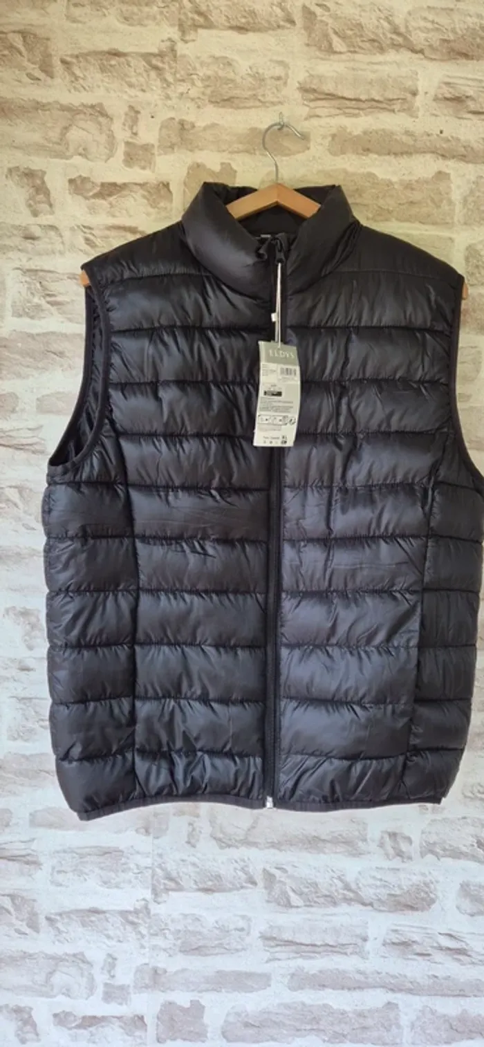 Veste / doudoune sans manche noir.