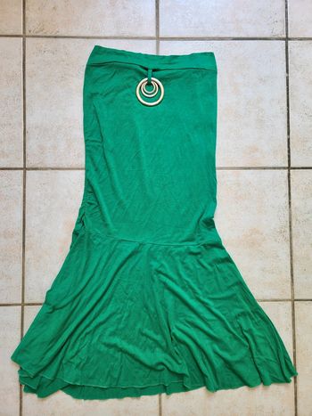 Robe bustier verte avec bijoux