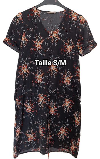 Robe légère. Bel imprimé floral. Les petites bombes. Taille 36/38