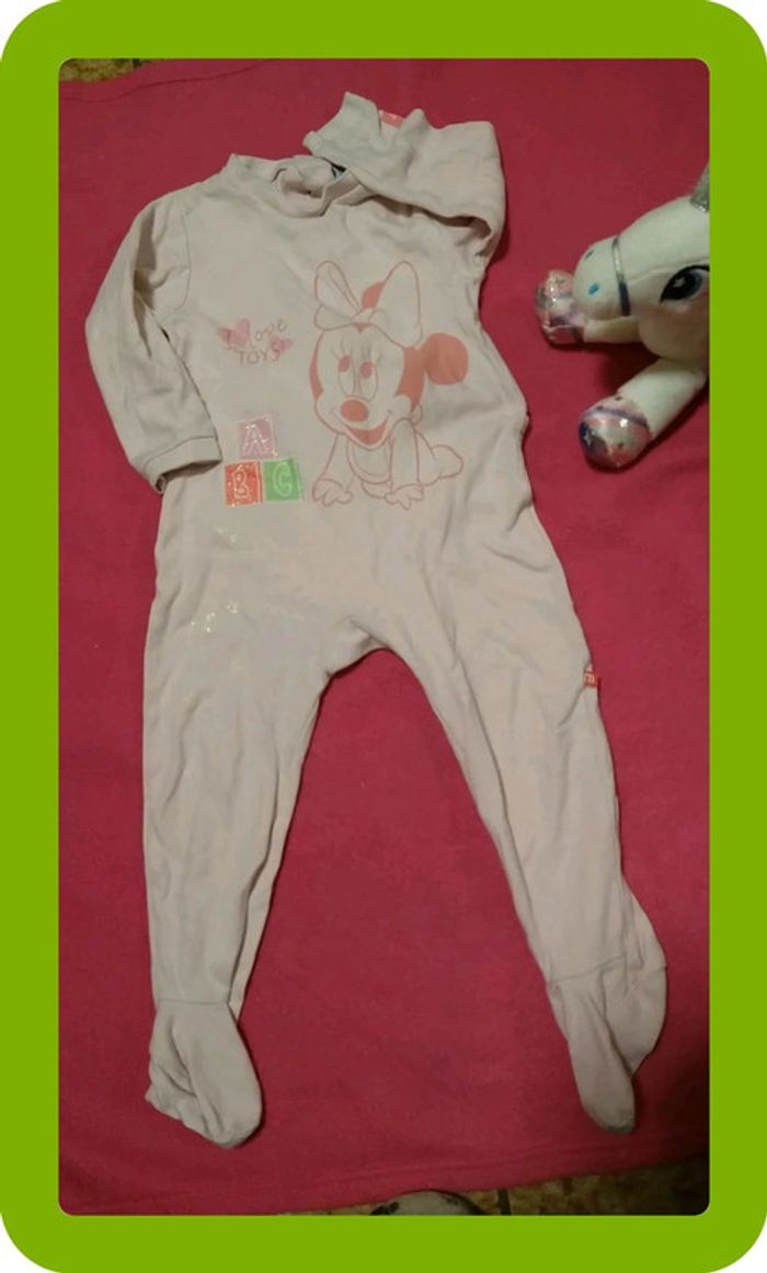 Pyjama demi-saison thème Minnie taille 23 mois en très bon état
