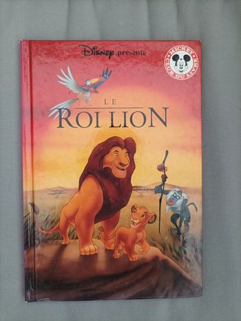 Joli livre " le Roi lion" Disney