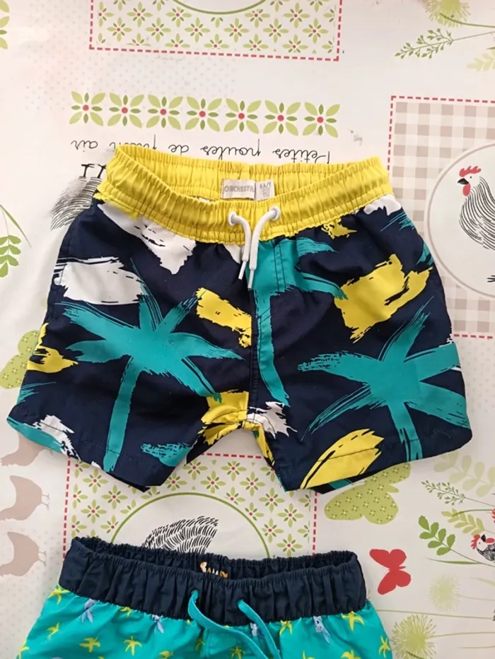 Lot de 2 shorts de bain taille 4 ans. - photo numéro 2