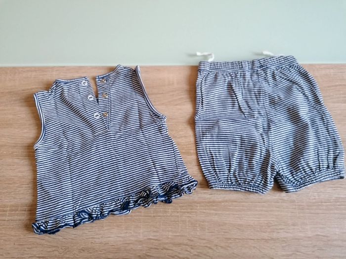 Ensemble t-shirt sans manches et short taille 9 mois - photo numéro 3