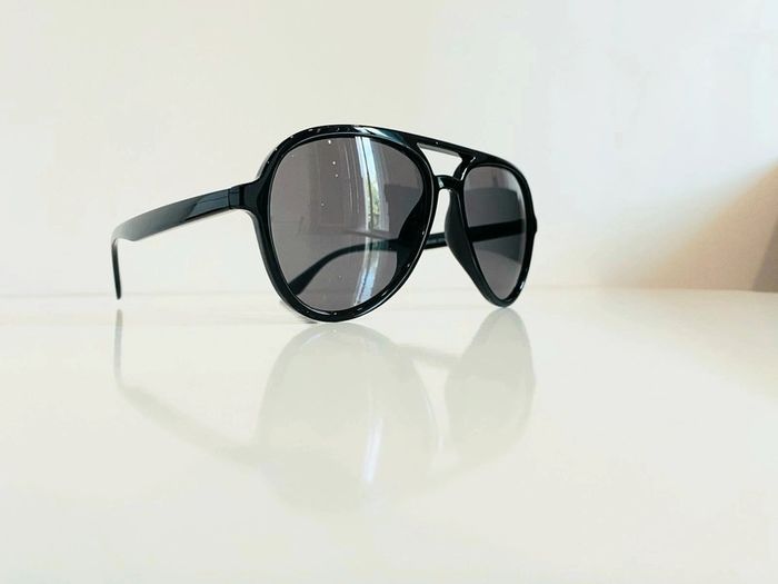 Nouveauté lunette de soleil mixte noire uvprotection catégorie 3 - photo numéro 2
