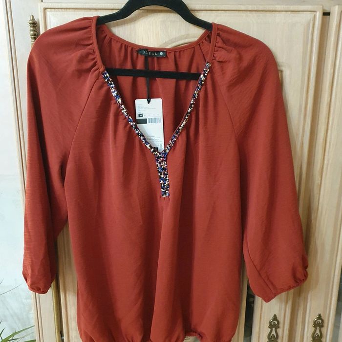 Magnifique haut femme Col en V Avec perle couleur rouille taille 38 Breal