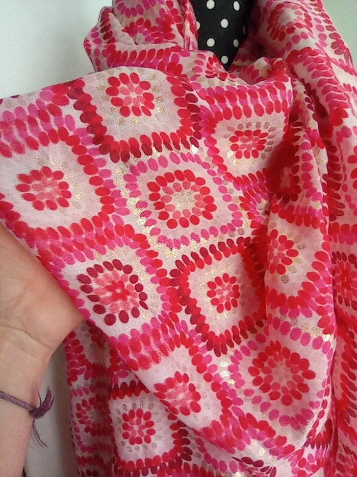 Paréo/ Foulard imprimé tons rose