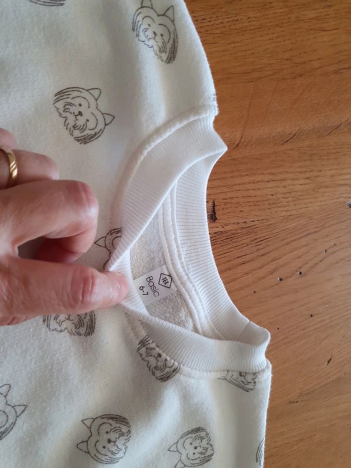 Sweat blanc à motif de chien mignon taille 6-7 ans - photo numéro 3