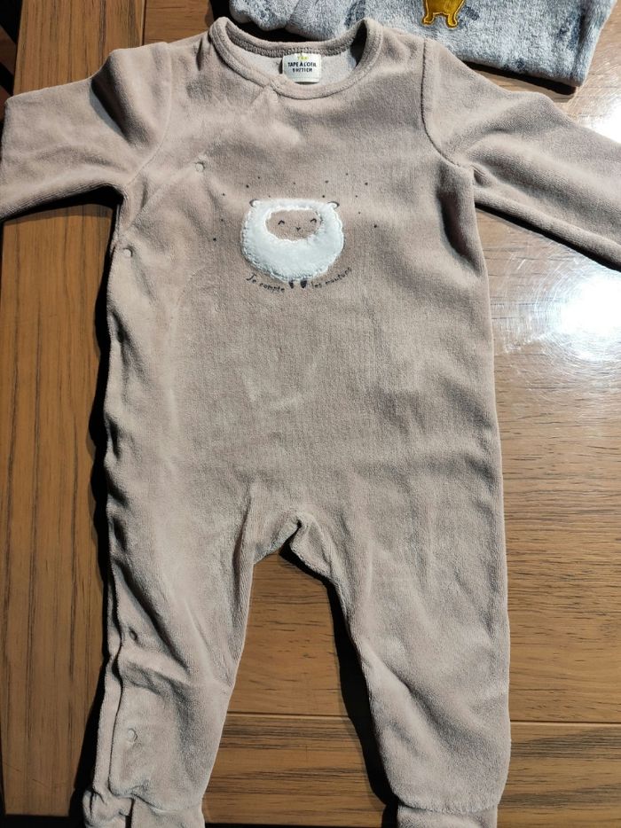 Lot de 4 pyjamas taille 9 mois - photo numéro 3