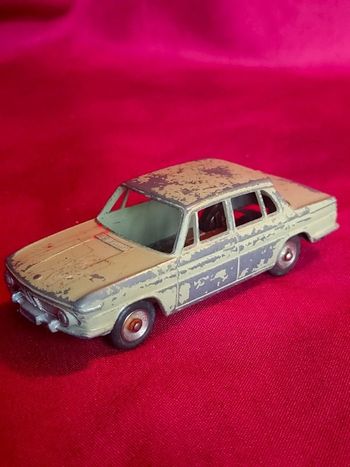 Voiture miniature dinky toys BMW 1500