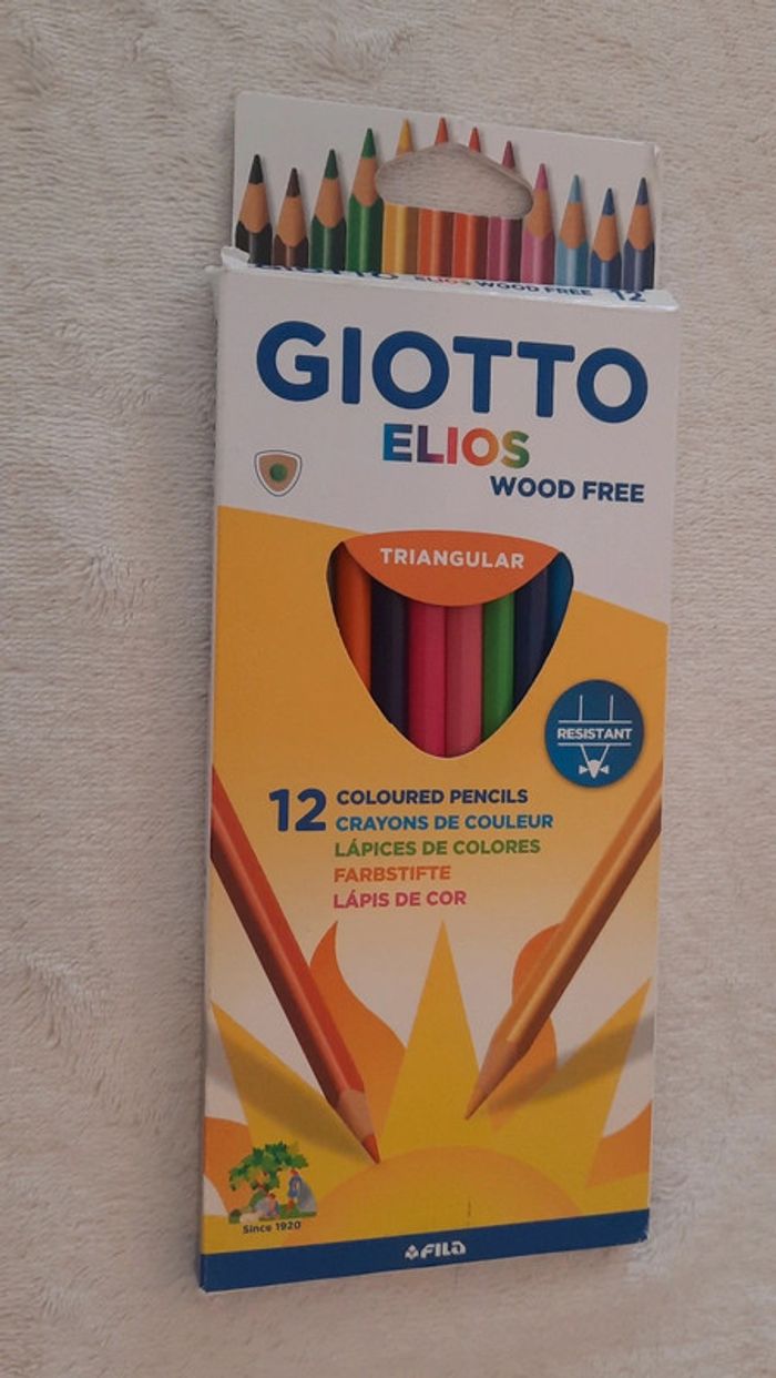 12 crayons de couleurs