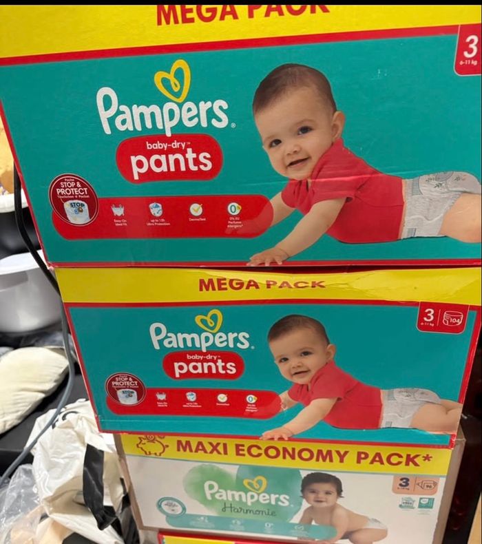 Couches Pampers taille 3