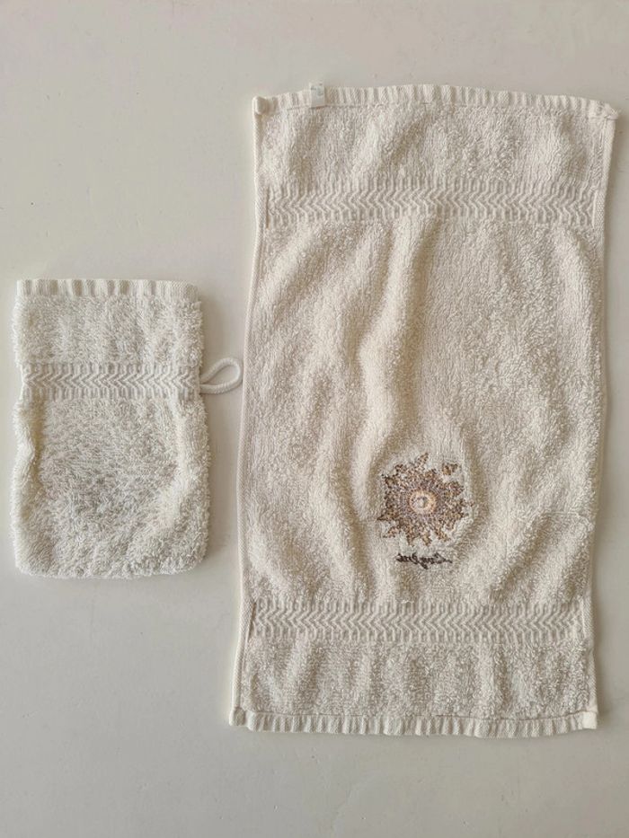 Gant de toilette et petite serviette assorties, Lozère beige, Cardabelle fleur des Causses du Larzac - photo numéro 5