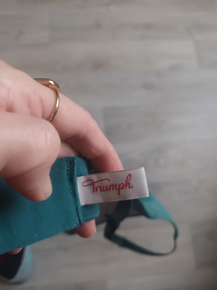 Soutien gorge 95C triumph neuf avec armature et mousse pour effet belle poitrine - photo numéro 4