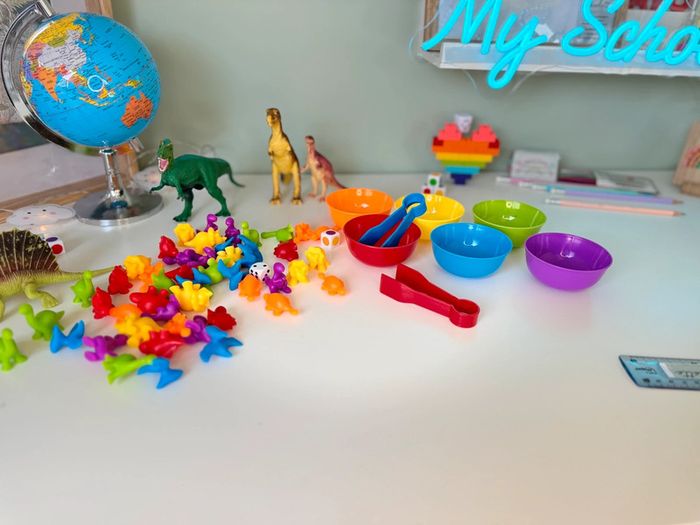 Figurines colorées les Dino à trier: Dénombrer, Compter, Couleurs,Motricité - photo numéro 7