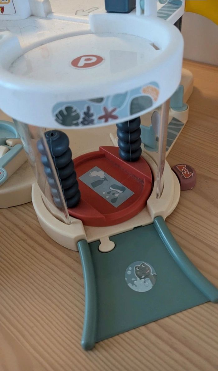 Garage little smoby + 2 voitures - photo numéro 4