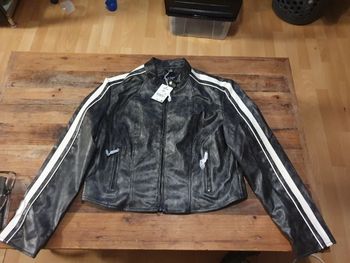 Veste en cuir marqué jennyfer