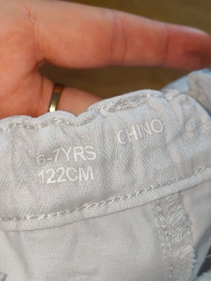 Short 6 ans chino excellent état blanc gris - photo numéro 4