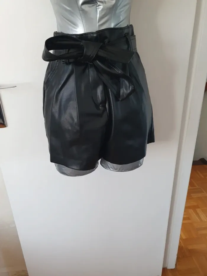 Short taille haute simili cuir