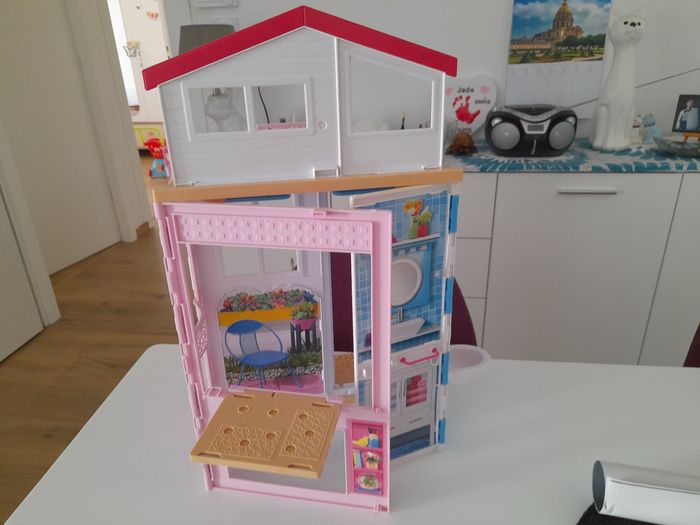 Maison barbie et chaise haute barbie - photo numéro 2
