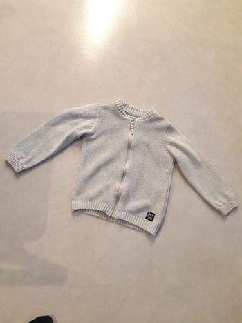 Gilet gris t. 24 mois