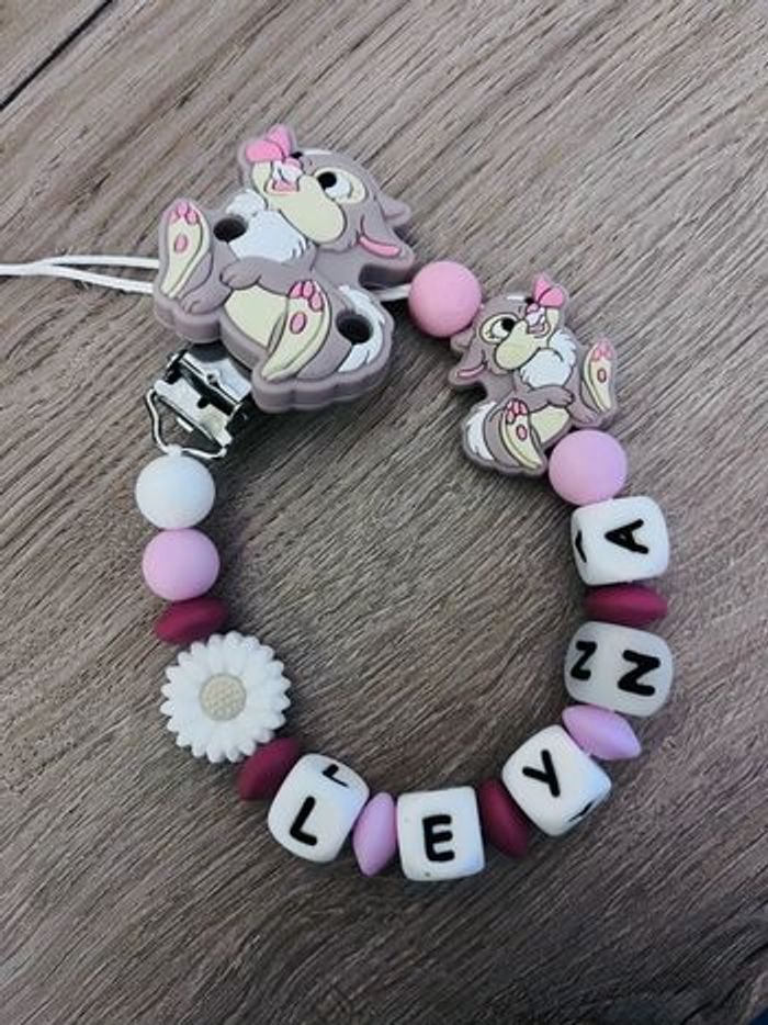 Attache tétine