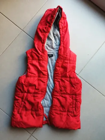 Doudoune sans manche taille 7/8 ans