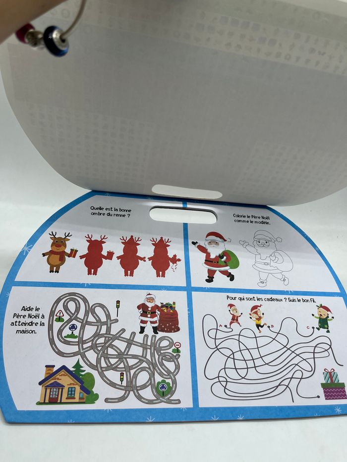 Valisette livre d’activités Spécial Noël avec ces crayons de couleurs et 1500 autocollants neuf - photo numéro 4