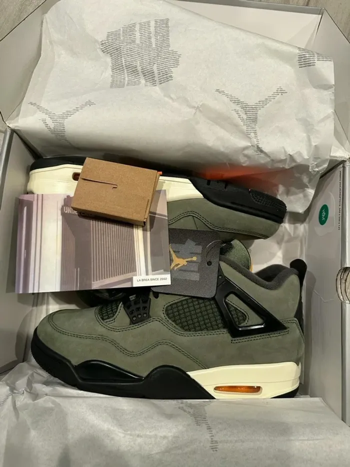 Nike Jordan 4 Undefeated - taille 44 - photo numéro 3