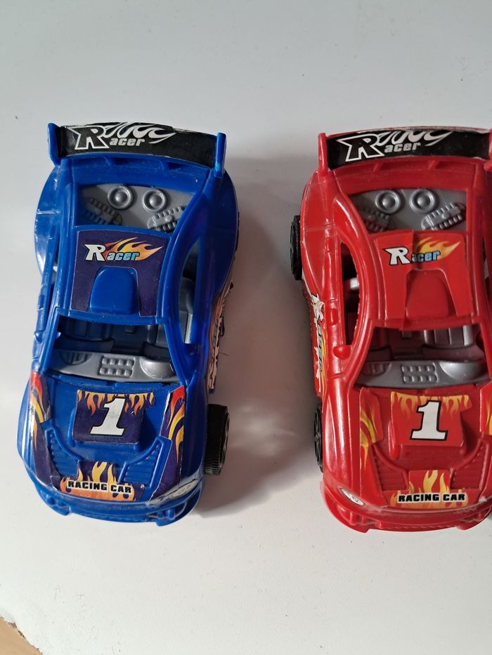 Lot de voitures de courses et une moto - photo numéro 2