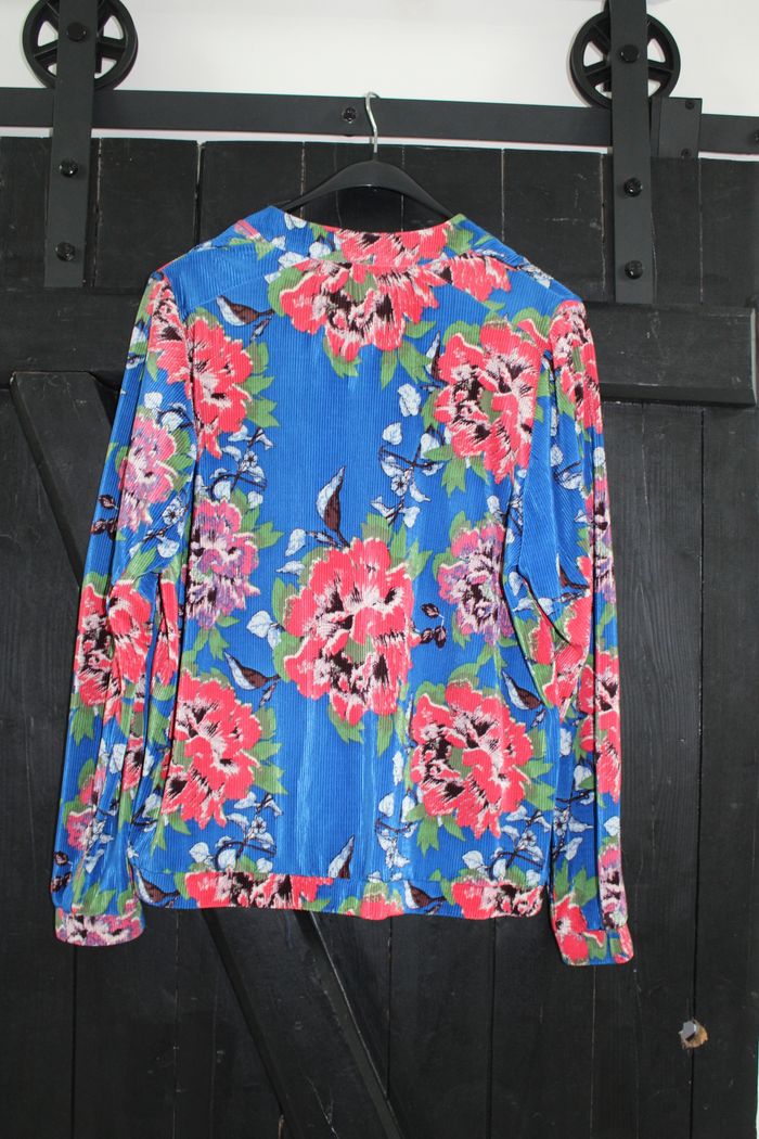 Veste bleue avec fleurs rose/rouge - photo numéro 5