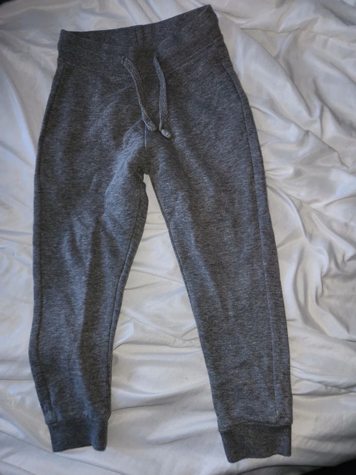 Pantalon jogging gris taille 4 ans