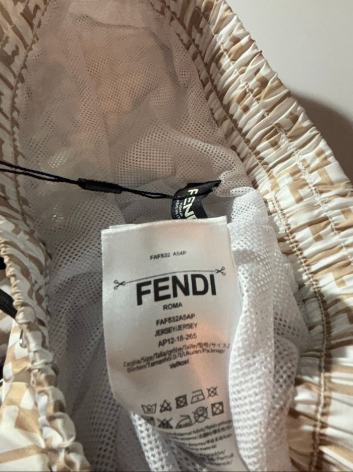 Short fendi neuf avec étiquette - photo numéro 6