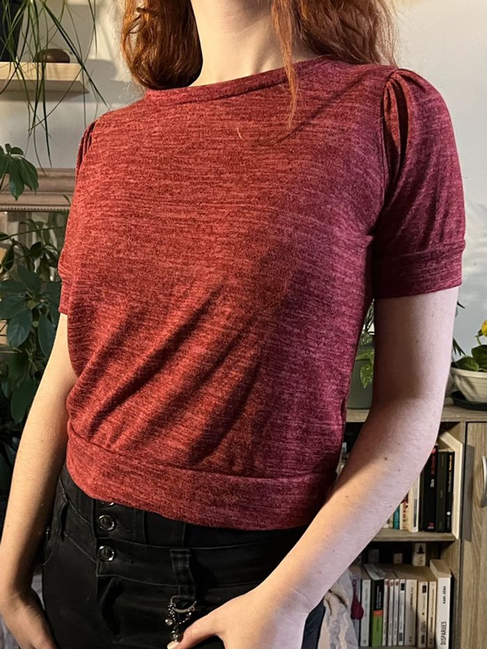 T-shirt crop top épais avec effet épaulettes - rouge foncé