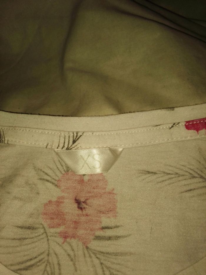 T-shirt fleuri - photo numéro 3