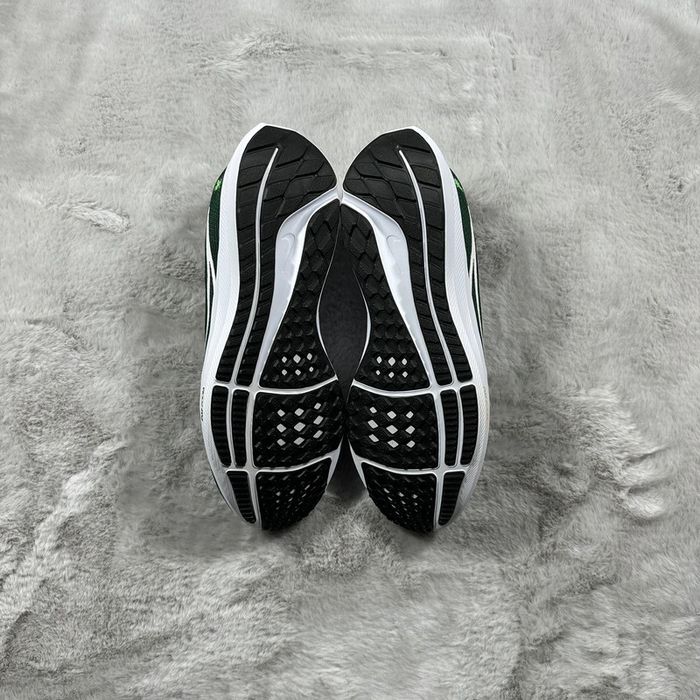 Nike Zoom Pegasus 40 « Liverpool Édition » pointure 45.5 - photo numéro 13