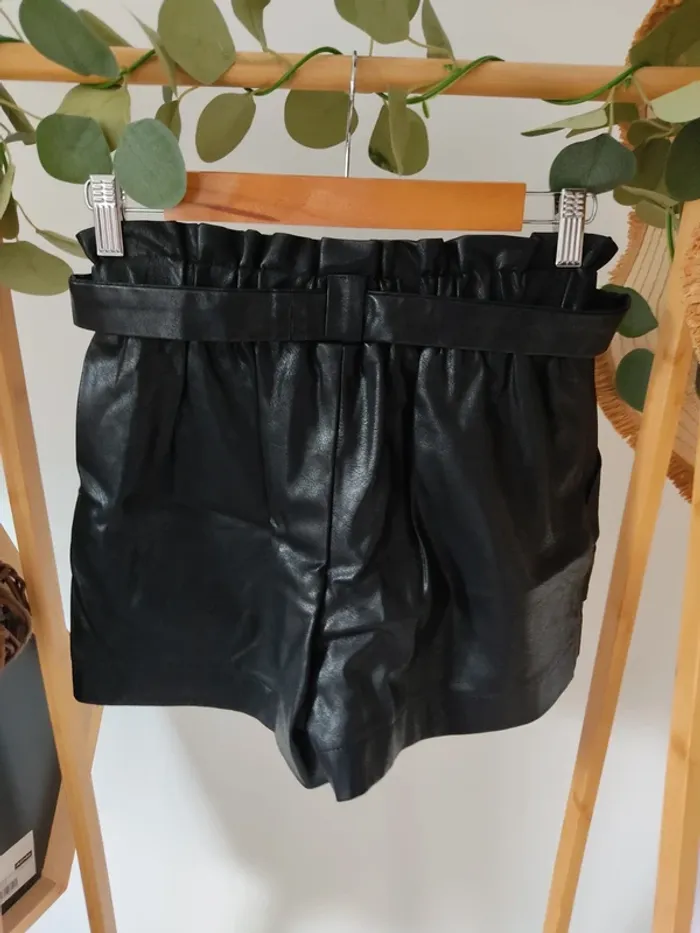 Short en simili Kiabi XS/34 - photo numéro 2