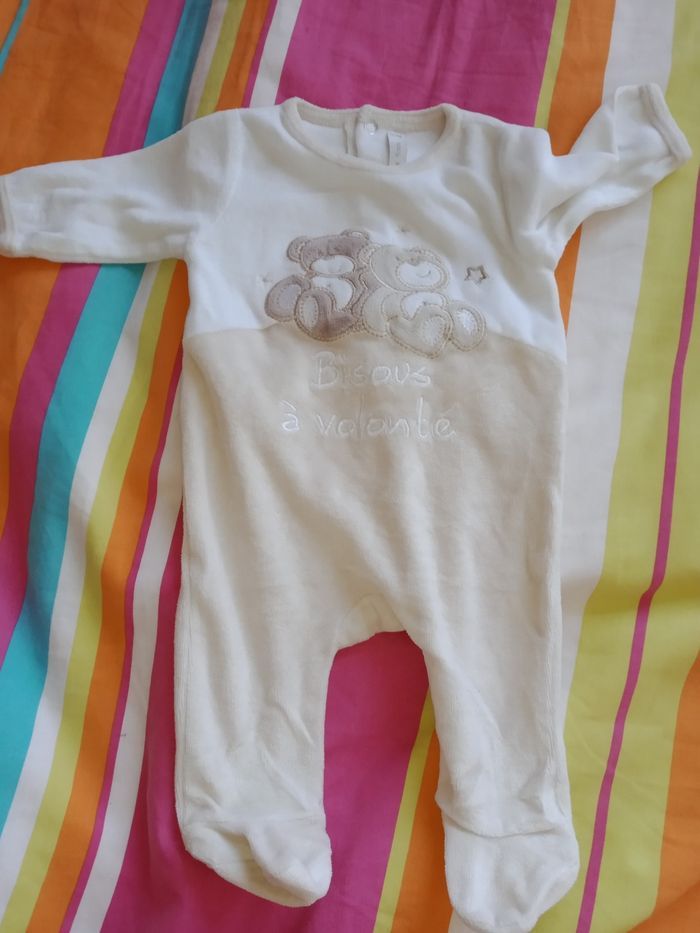 Pyjama Blanc et beige bisous à volonté Baby by Gémo 1 mois - photo numéro 1