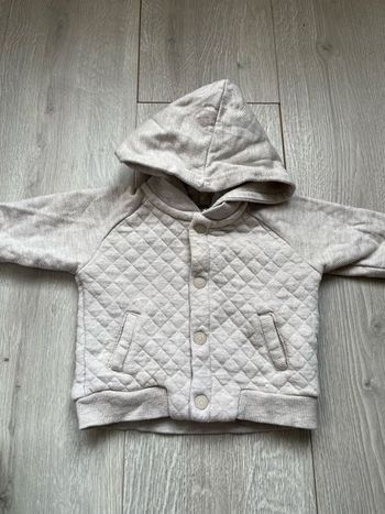Veste à capuche tape-à-l’œil 6 mois