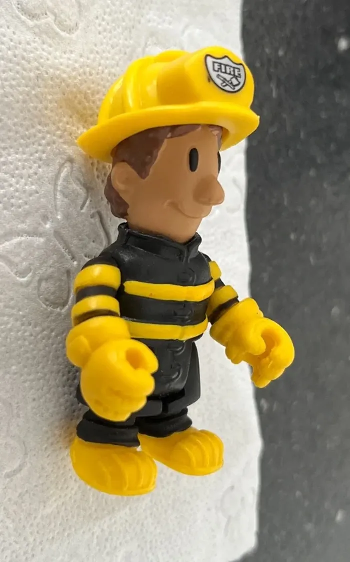 Petite figurine soldat du feu 🔥 - photo numéro 2
